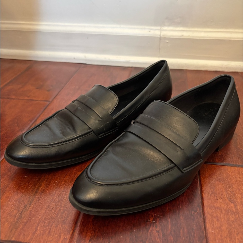 a new day Black Loafers Size 7 but FITS like a 7.5